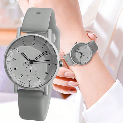Women’s Casual Silicone Quartz Fashion Watch